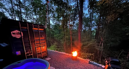 ESCAPE!-In The Woods of Red River Gorge!-Hot Tub-High Speed WIFI!-Outdoor Shower