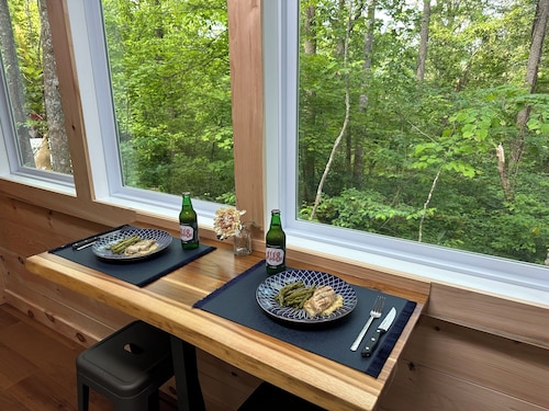 STOP SCROLLING!-COUPLE’S CABIN-HOT TUB IN THE WOODS-RED RIVER GORGE-SUPER CLEAN