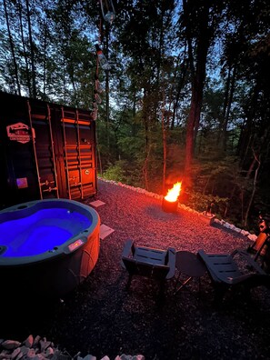 Outdoor spa tub