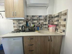 Basic Double Room | Private kitchen