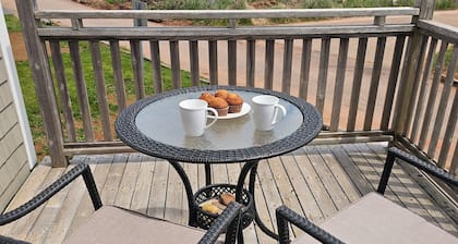 Cozy Cottage 50 meters from the Ocean