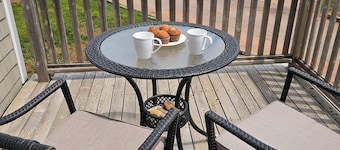 Cozy Cottage 50 meters from the Ocean