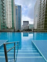 2 outdoor pools