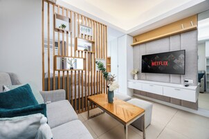 Deluxe Condo (2824), City View | Individually decorated, individually furnished, desk, laptop workspace