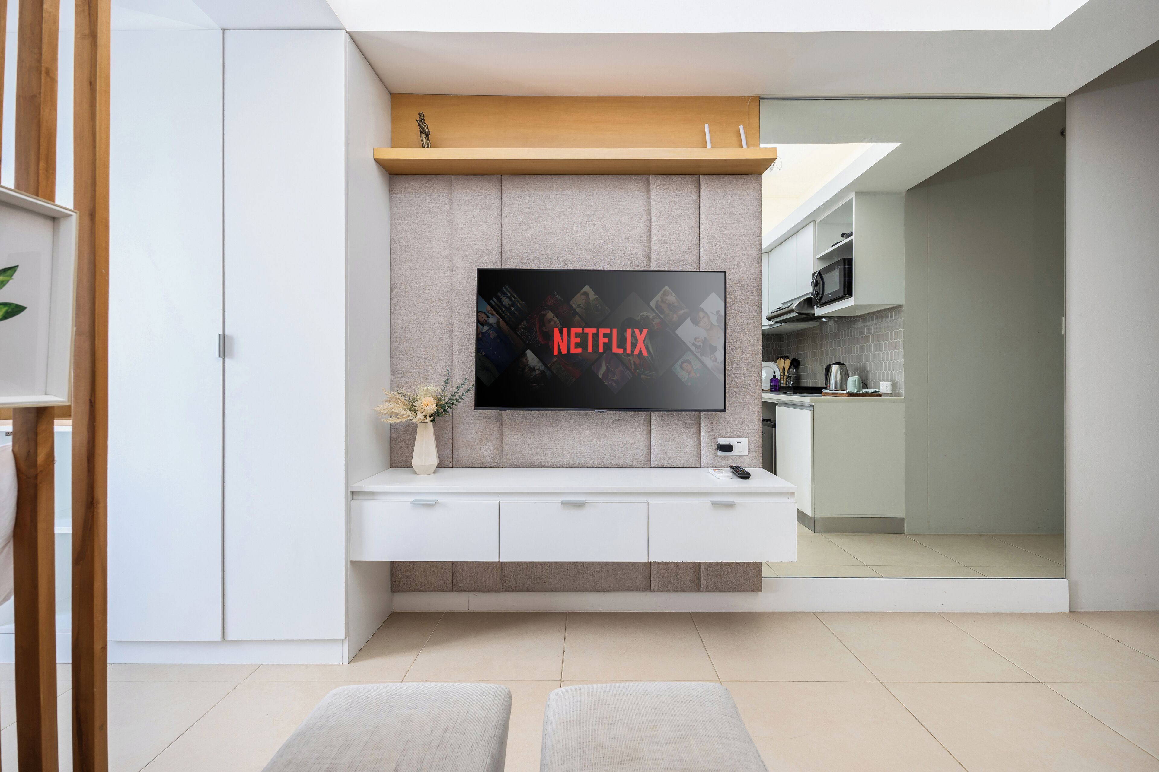 Deluxe Condo (2824), City View | Television