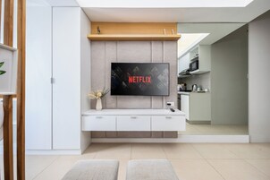 Deluxe-huoneisto, kaupunkinäköala | Televisio