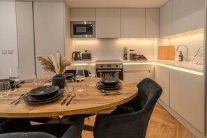 Hus | 4 sovrum, skrivbord och internet