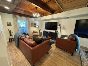 Smart TV, fireplace, offices - Balcony-BBQ-Firepit-Hot tub-King-Full kitchen-TV (Harpers Ferry)