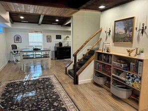 Interior - Balcony-BBQ-Firepit-Hot tub-King-Full kitchen-TV (Harpers Ferry)