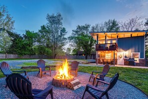 Property grounds - Balcony-BBQ-Firepit-Hot tub-King-Full kitchen-TV (Harpers Ferry)