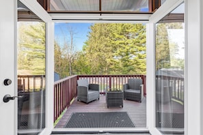Terrace/patio - Balcony-BBQ-Firepit-Hot tub-King-Full kitchen-TV (Harpers Ferry)