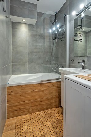 Free toiletries, hair dryer, towels, toilet paper - Przymorze Studio - Beach nearby - by Rentujemy (Gdańsk)