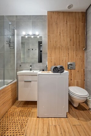 Free toiletries, hair dryer, towels, toilet paper - Przymorze Studio - Beach nearby - by Rentujemy (Gdańsk)