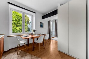 Dining - Ochota Apartment - Balcony - by Rentujemy (Warszawa)