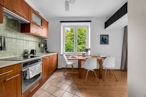 Fridge, microwave, oven, stovetop