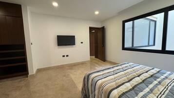 3 bedrooms, iron/ironing board, WiFi, bed sheets