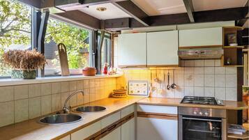 Ugn, spishäll och diskmaskin