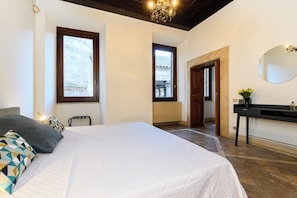 2 chambres, fer et planche à repasser, Wi-Fi, draps fournis