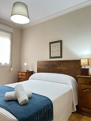 4 chambres, fer et planche à repasser, Wi-Fi, draps fournis