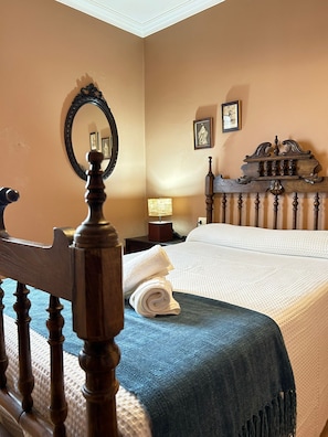 4 bedrooms, iron/ironing board, WiFi, bed sheets - Cariño BBQ House - Casa Senen (Cariño)