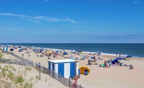 Lovely 2-bedroom condo, close to beaches