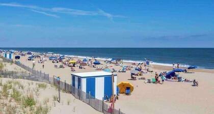 Lovely 2-bedroom condo, close to beaches