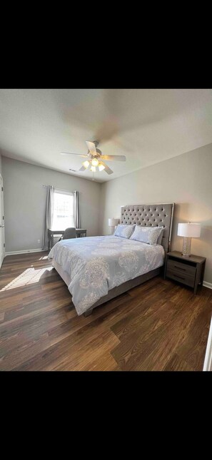 2 多间卧室、免费 WiFi、床单