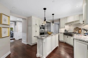 Micro-ondes, four, plaque de cuisson, lave-vaisselle