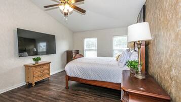 4 bedrooms, iron/ironing board, WiFi, bed sheets