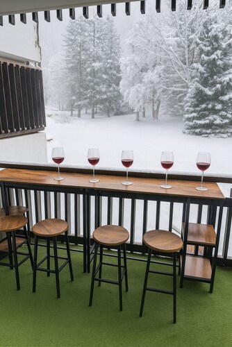 appart au pied des pistes télésiège la casse de bœuf, terrasse, cœur du village