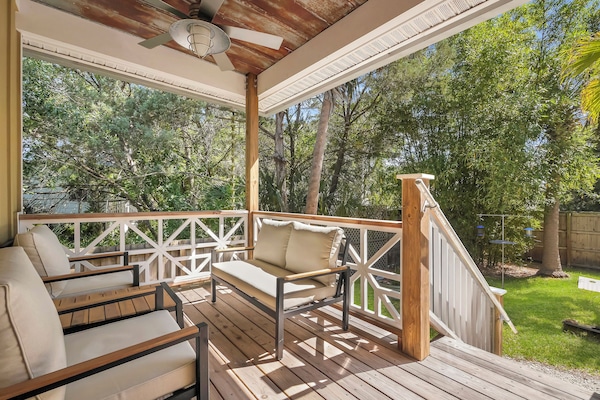 Back Porch. Lounging Area.