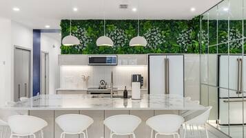 Coffee/tea maker, fridge, microwave, oven