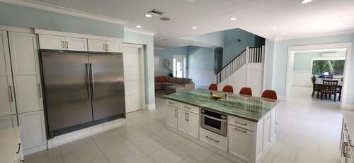Heated Saltwater Pool-Private-Close to Beach - Sunset Haven House