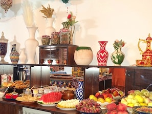 Free daily buffet breakfast