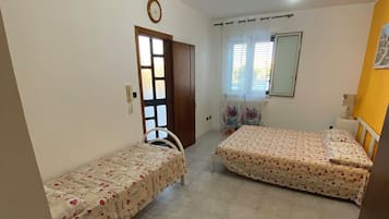 4 slaapkamers, een strijkplank/strijkijzer, gratis wifi, beddengoed
