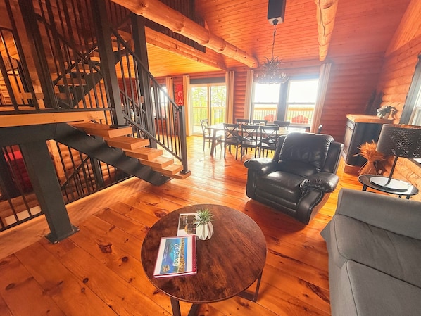 Interior - THaNu Shack - Water's Edge
Escape to Tranquility (Tobermory)