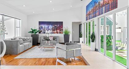 Miami Villa: Pool, Hot Tub, Billiards, 5BR
