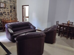 Restaurant - Green Holiday Inn (CP)