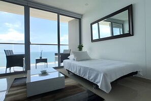 2 bedrooms, iron/ironing board, bed sheets