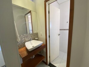 Hårføner, håndklær, såpe og toalettpapir