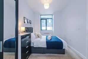 Iron/ironing board, travel crib, WiFi, bed sheets