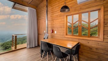 Basic Chalet | Dining