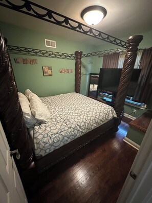 2 soverom, strykejern/-brett, wi-fi (inkludert) og sengetøy