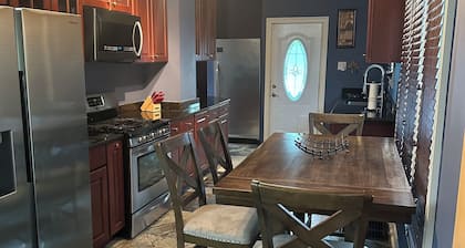 Charming 2-bedroom house in Maywood with WiFi, AC full basement with sofa bed