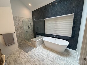 Dusche, Handtücher, Seife, Toilettenpapier