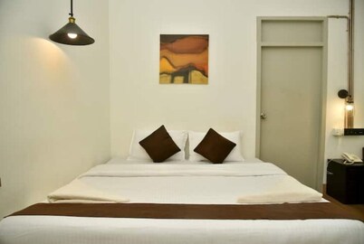 Fully Furnished Boutique Apartment with kitchen