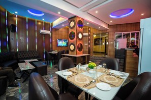 Restaurant - Presken Awolowo Way - Ikeja (Lagos)