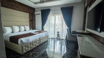 Classic Double Room | Desk, free WiFi, bed sheets