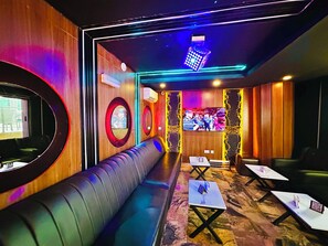 Lounge - Presken Awolowo Way - Ikeja (Lagos)