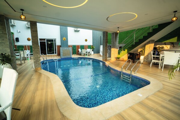 Outdoor pool - Presken Awolowo Way - Ikeja (Lagos)